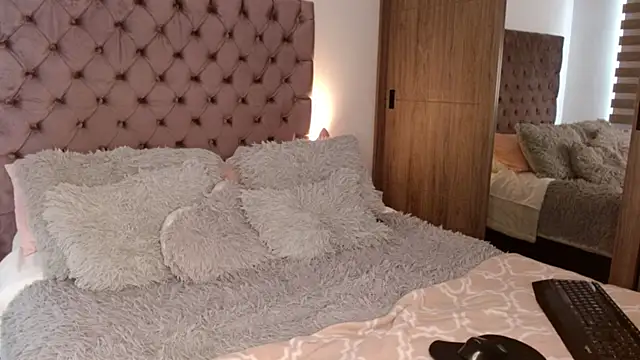 Snapshot of Roussmariehenao chatting on October 12, 2025, 1:21 pm Roussmariehenao online show from October 12, 2025, 1:21 pm