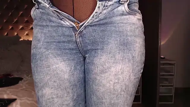 Snapshot of Roussmariehenao chatting on November 2, 2025, 11:07 pm Roussmariehenao online show from November 2, 2025, 11:07 pm