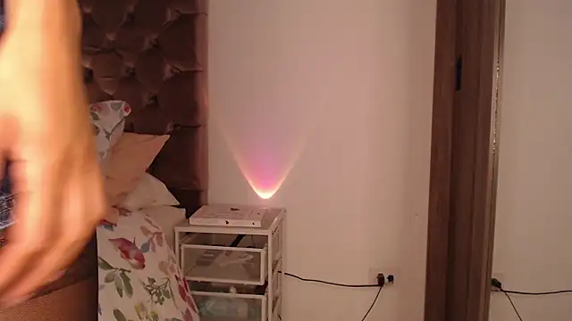 Snapshot of Roussmariehenao chatting on December 14, 2025, 1:16 pm Roussmariehenao online show from December 14, 2025, 1:16 pm