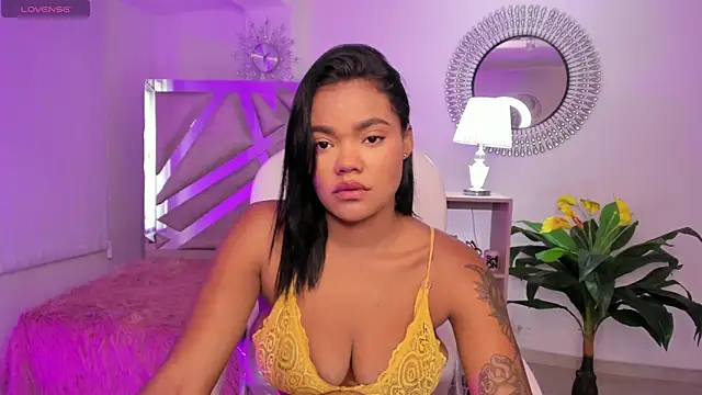 Snapshot of madisson_davon chatting on December 16, 2024, 1:22 pm madisson davon online show from December 16, 2024, 1:22 pm