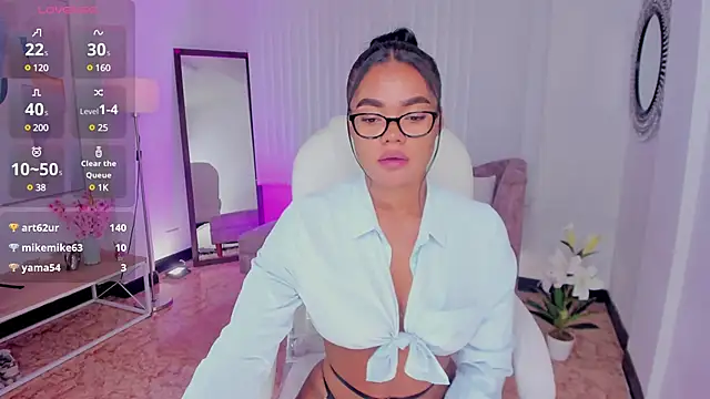 Snapshot of madisson_davon chatting on March 6, 2025, 5:00 pm madisson davon online show from March 6, 2025, 5:00 pm