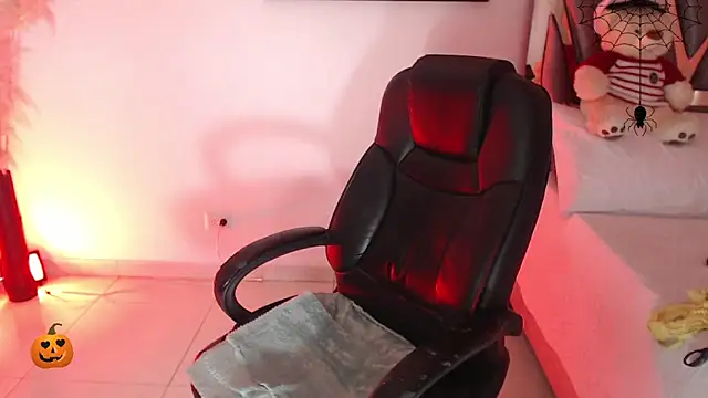 Snapshot of Victoria_Red01 chatting on October 30, 2025, 4:41 pm Victoria Red01 online show from October 30, 2025, 4:41 pm