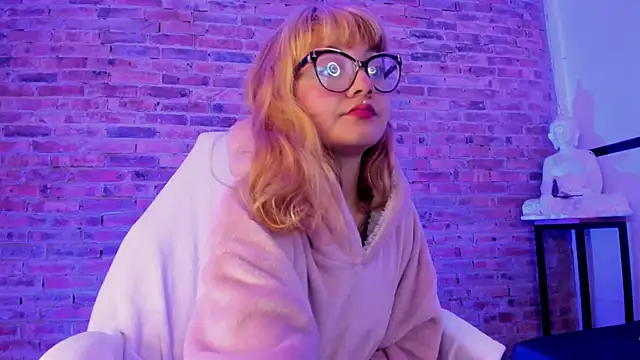 Snapshot of Sweet_Namii chatting on February 5, 2025, 6:13 am Sweet Namii online show from February 5, 2025, 6:13 am