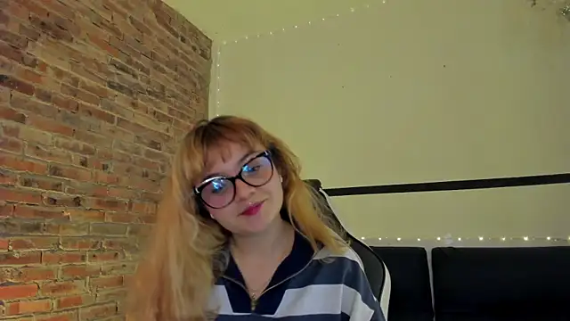 Snapshot of Sweet_Namii chatting on February 28, 2025, 9:47 am Sweet Namii online show from February 28, 2025, 9:47 am