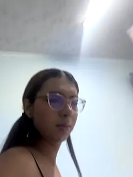 sara saenz99 online show from November 1, 2025, 8:22 pm