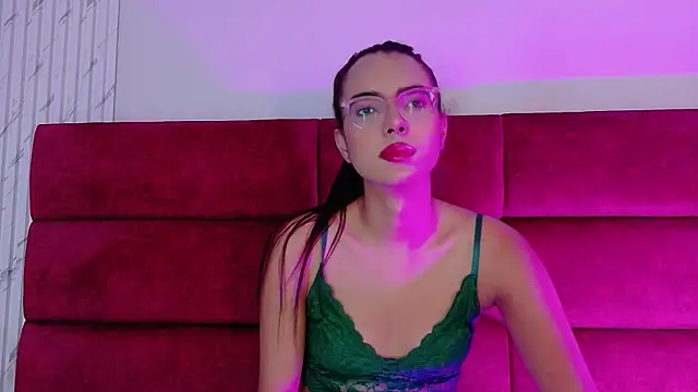 sara saenz99 online show from December 3, 2025, 7:12 pm