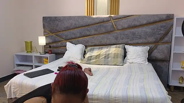 Julia Gomes online show from March 4, 2025, 7:32 pm