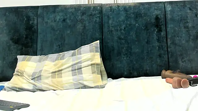 Julia Gomes online show from March 8, 2025, 1:47 pm