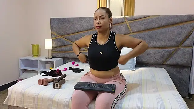 Julia Gomes online show from March 17, 2025, 7:26 pm