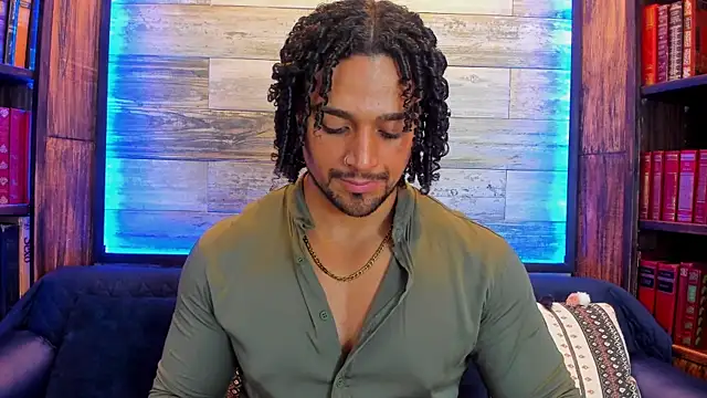 Snapshot of MikeEstevess chatting on February 16, 2025, 2:31 am MikeEstevess online show from February 16, 2025, 2:31 am