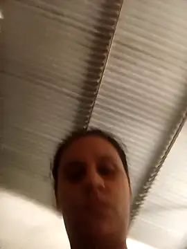 Snapshot of Andreita_95 chatting on November 15, 2025, 2:46 pm Andreita 95 online show from November 15, 2025, 2:46 pm