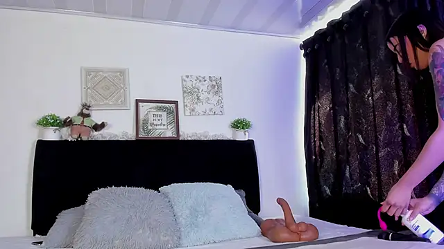 aihnoa split online show from February 19, 2025, 12:44 pm