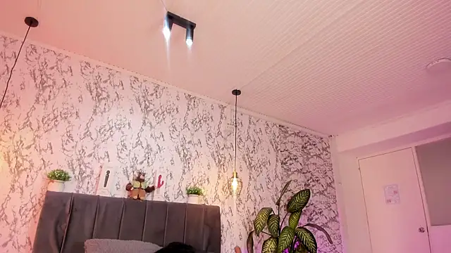 aihnoa split online show from October 21, 2025, 12:28 pm