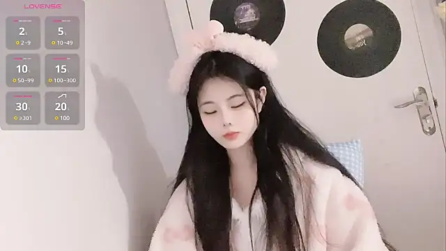 Qedgjwyz1 online show from February 1, 2025, 1:51 pm