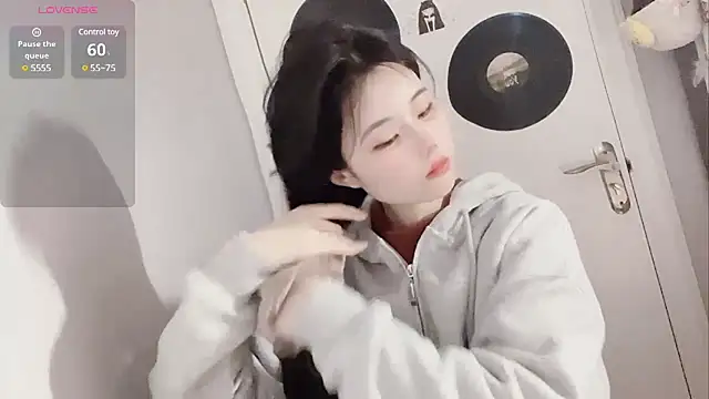 Qedgjwyz1 online show from February 13, 2025, 4:22 am