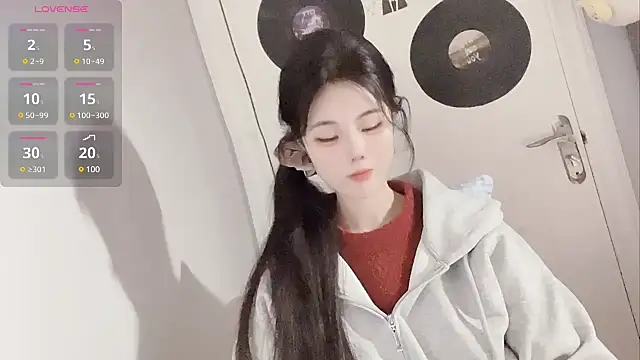 Qedgjwyz1 online show from February 13, 2025, 12:21 pm