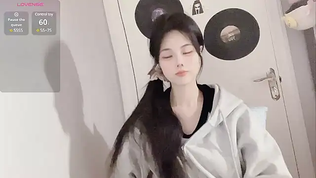 Qedgjwyz1 online show from February 15, 2025, 1:49 pm