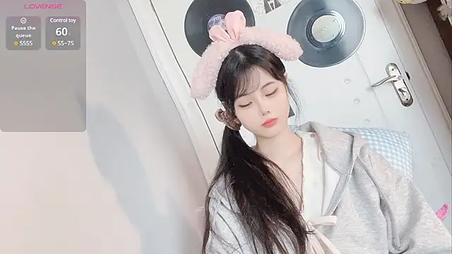 Qedgjwyz1 online show from March 3, 2025, 3:52 am