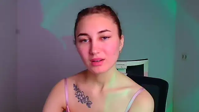 Snapshot of Jennifer_Blum chatting on December 23, 2024, 9:16 am Jennifer Blum online show from December 23, 2024, 9:16 am