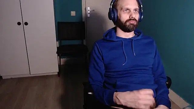 Snapshot of DreamyVibes chatting on March 6, 2025, 11:42 pm DreamyVibes online show from March 6, 2025, 11:42 pm