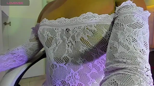 SofiaBrouw online show from October 7, 2025, 12:35 pm