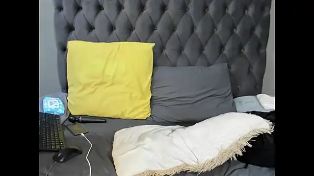 DIRTYTALKINQUEEN online show from October 3, 2025, 8:06 pm