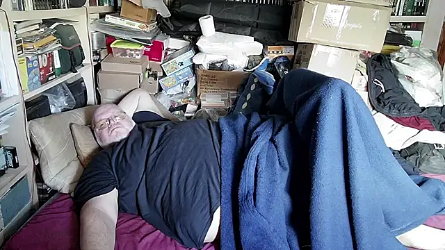 hadeszeuss2 online show from February 10, 2025, 2:26 pm