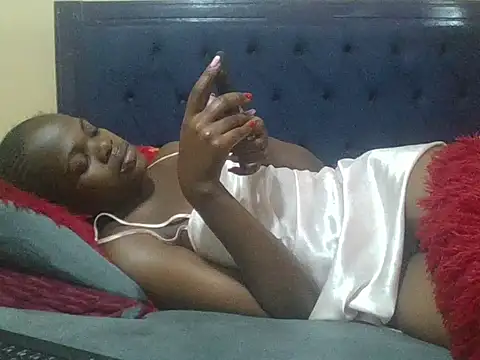 Snapshot of Creamy_dolly chatting on December 14, 2025, 8:09 am Creamy dolly online show from December 14, 2025, 8:09 am