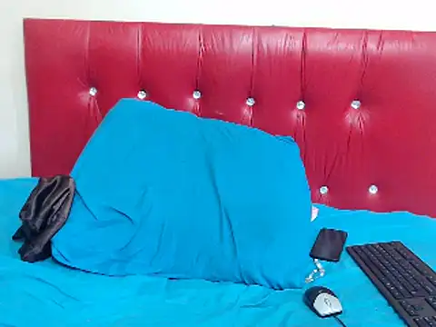 NaughtyKelly28 online show from March 19, 2025, 8:12 am