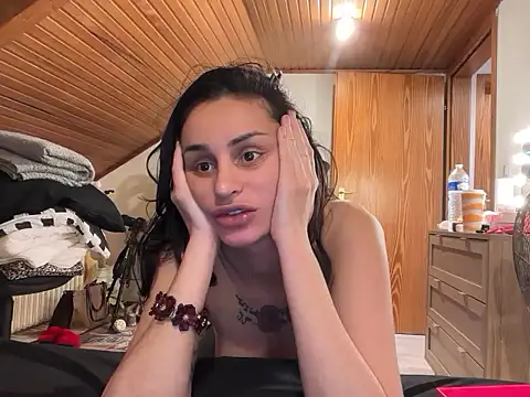 JeSuisUnTapin online show from October 28, 2025, 8:44 pm