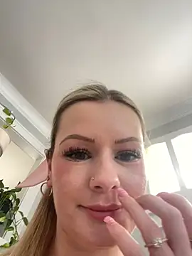 LoveShae  online show from February 5, 2025, 6:59 pm