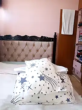 Snapshot of pretty-eyes23 chatting on January 17, 2025, 10:00 am pretty-eyes23 online show from January 17, 2025, 10:00 am