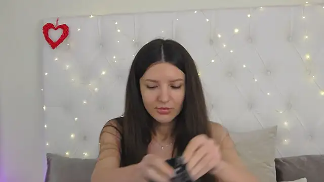 Snapshot of --Daniella- chatting on November 18, 2025, 8:52 am --Daniella- online show from November 18, 2025, 8:52 am