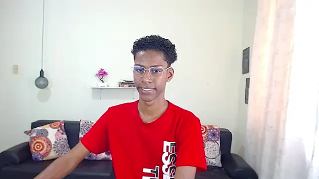 maiki18  online show from January 15, 2025, 7:55 pm