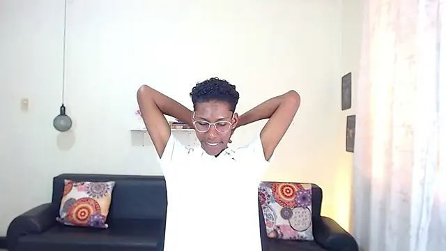 maiki18  online show from January 20, 2025, 7:35 pm