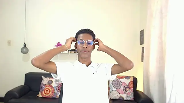 maiki18  online show from February 3, 2025, 4:52 pm