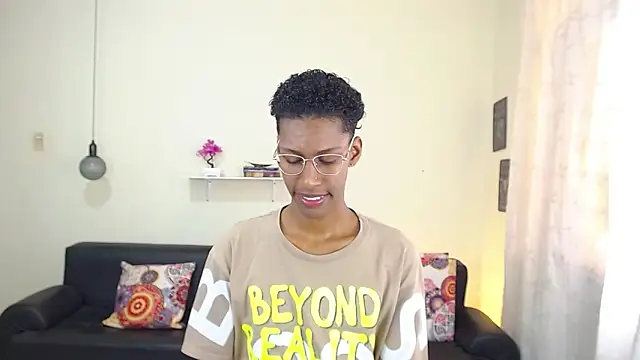 maiki18  online show from February 6, 2025, 1:21 pm