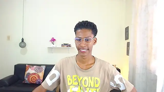 maiki18  online show from February 6, 2025, 7:29 pm