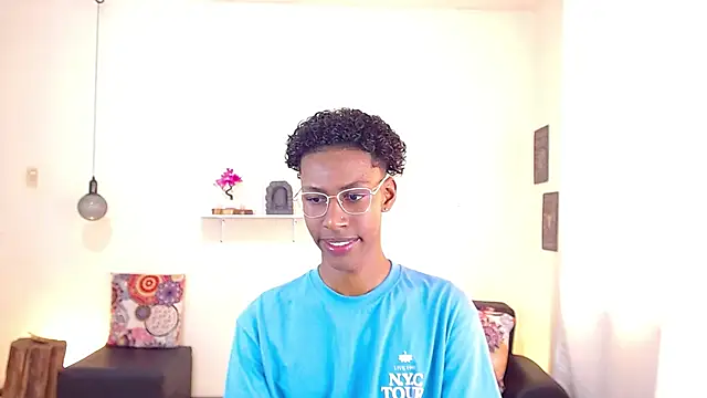 maiki18  online show from March 19, 2025, 1:51 pm