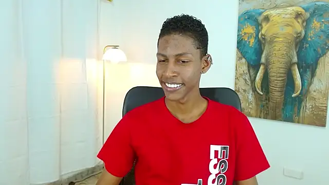 maiki18  online show from October 1, 2025, 8:37 pm