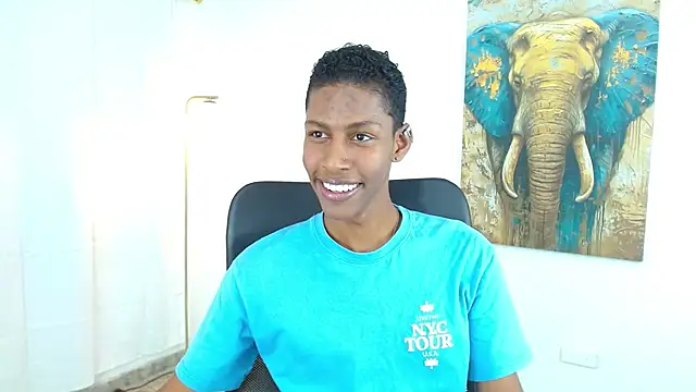 maiki18  online show from October 3, 2025, 8:39 pm