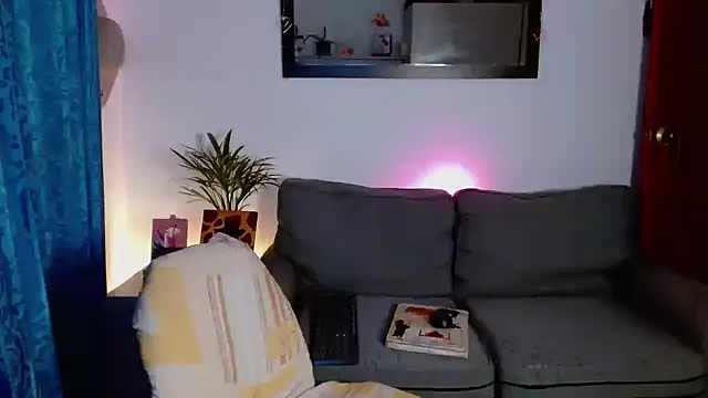 Snapshot of Nicole_white_11 chatting on September 18, 2025, 12:34 am Nicole white 11 online show from September 18, 2025, 12:34 am