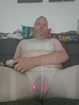 ShyBoy1982 online show from November 9, 2025, 12:31 am