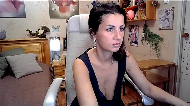 Snapshot of Kendra_Mom chatting on October 24, 2025, 7:49 am Kendra Mom online show from October 24, 2025, 7:49 am