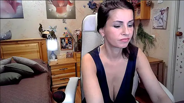 Snapshot of Kendra_Mom chatting on November 28, 2025, 9:23 am Kendra Mom online show from November 28, 2025, 9:23 am