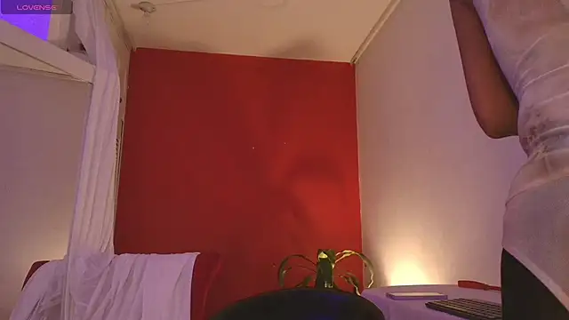 Snapshot of Roy_Luna chatting on October 3, 2025, 1:08 pm Roy Luna online show from October 3, 2025, 1:08 pm