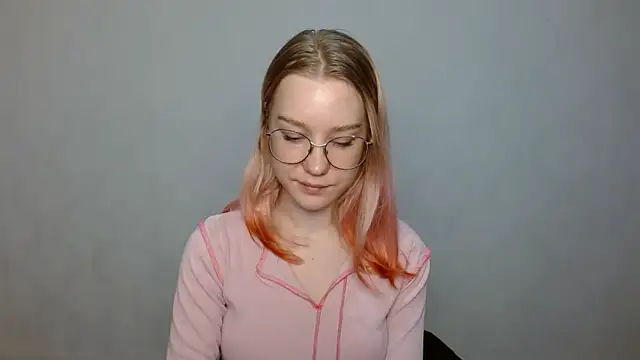 Snapshot of cindi_hot chatting on December 22, 2024, 1:00 pm cindi hot online show from December 22, 2024, 1:00 pm