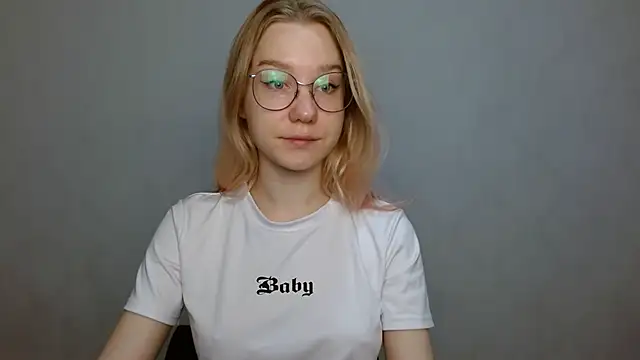 Snapshot of cindi_hot chatting on January 13, 2025, 10:14 am cindi hot online show from January 13, 2025, 10:14 am