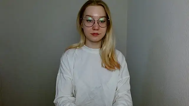 Snapshot of cindi_hot chatting on March 17, 2025, 8:29 am cindi hot online show from March 17, 2025, 8:29 am