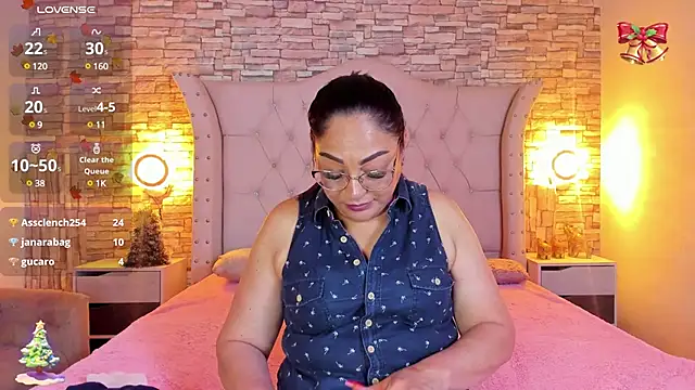 Snapshot of Gina_Myers chatting on December 16, 2024, 6:38 pm Gina Myers online show from December 16, 2024, 6:38 pm